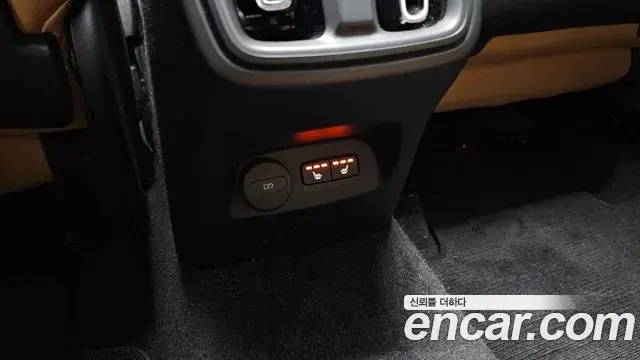 Volvo XC40 2020 — Şəkil 16/20