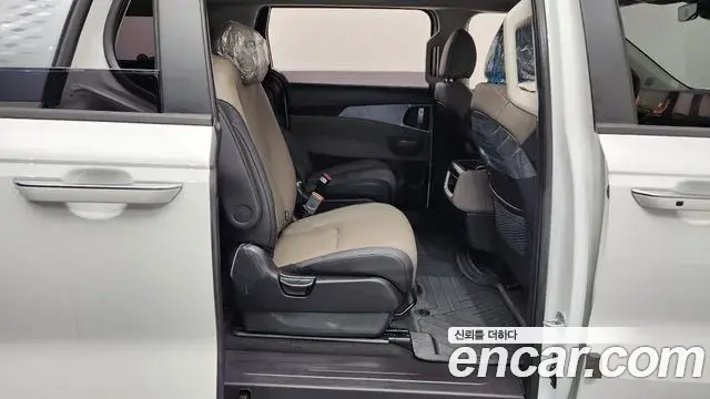 Kia Carnival 2025 — Şəkil 14/20