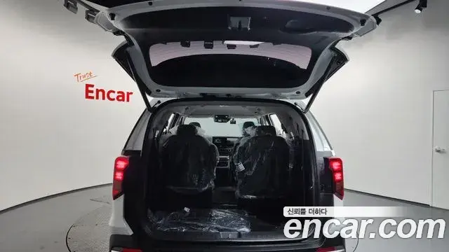 Kia Carnival 2025 — Şəkil 16/20