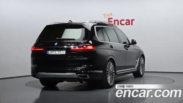 BMW X7 2020 — ფოტო 17/20