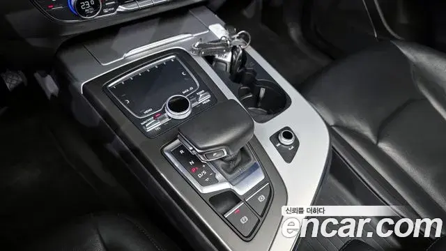 Audi Q7 2019 — Şəkil 17/20