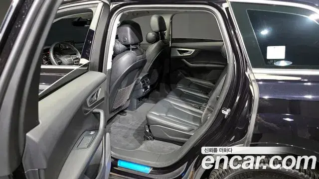 Audi Q7 2019 — Şəkil 12/20