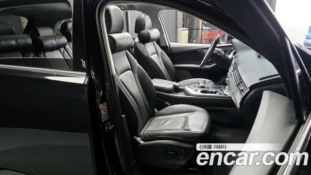 Audi Q7 2019 — Şəkil 16/20