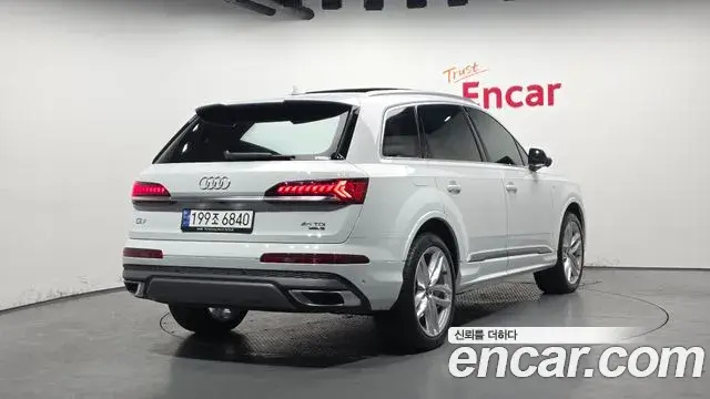 Audi Q7 2023 — Photo 8/20