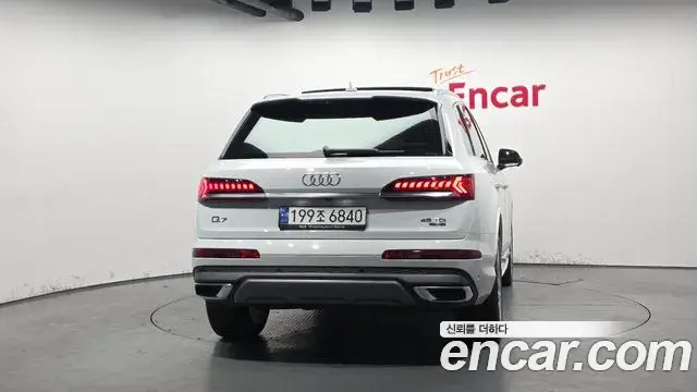 Audi Q7 2023 — Photo 10/20