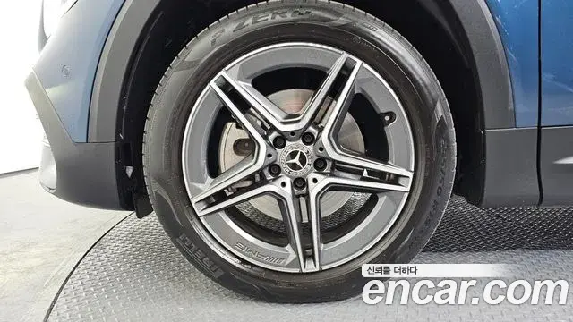 Mercedes-Benz GLB-Class 2023 — Photo 16/20