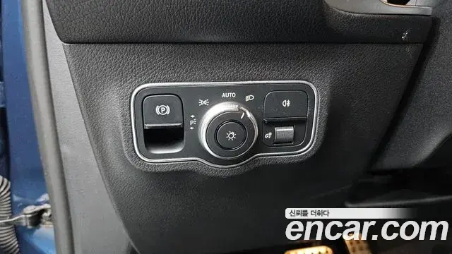Mercedes-Benz GLB-Class 2023 — Photo 3/20