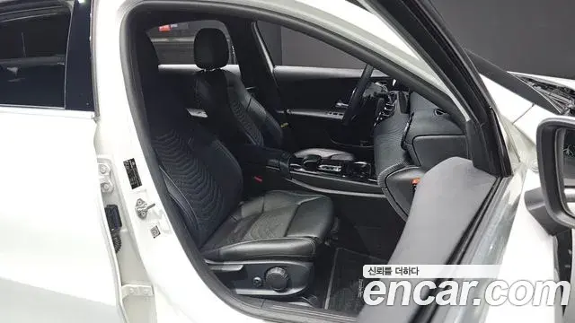Mercedes-Benz A-Class 2020 — Photo 12/20