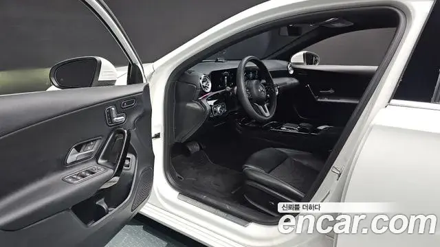 Mercedes-Benz A-Class 2020 — Photo 16/20
