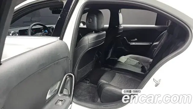 Mercedes-Benz A-Class 2020 — Photo 11/20