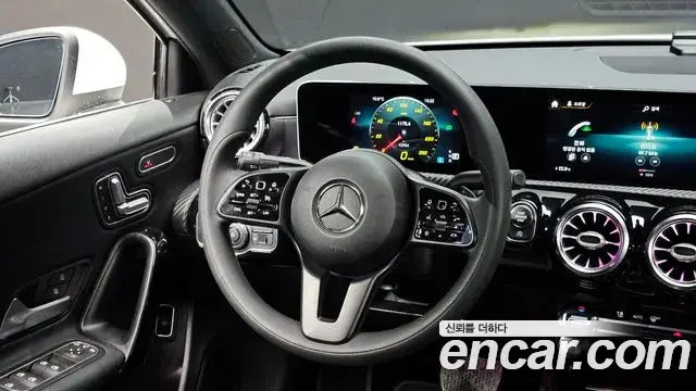 Mercedes-Benz A-Class 2020 — Photo 18/20