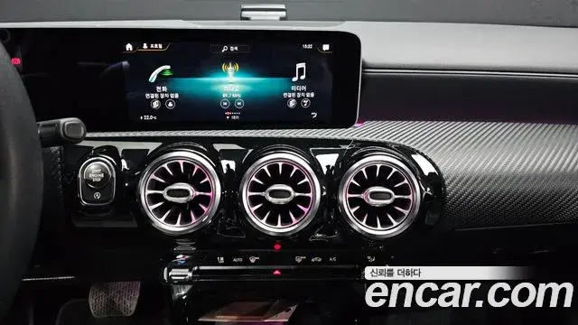 Mercedes-Benz A-Class 2020 — Photo 10/20