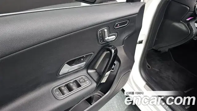 Mercedes-Benz A-Class 2020 — Photo 19/20