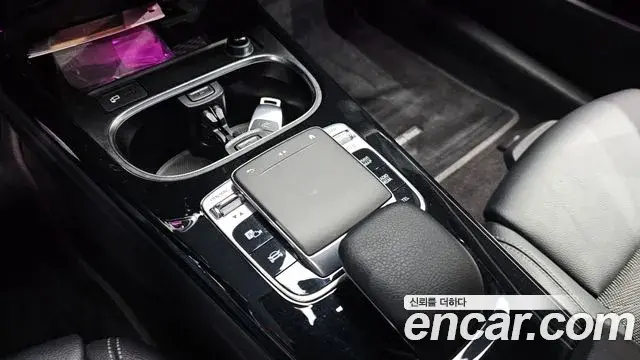Mercedes-Benz A-Class 2020 — Photo 3/20