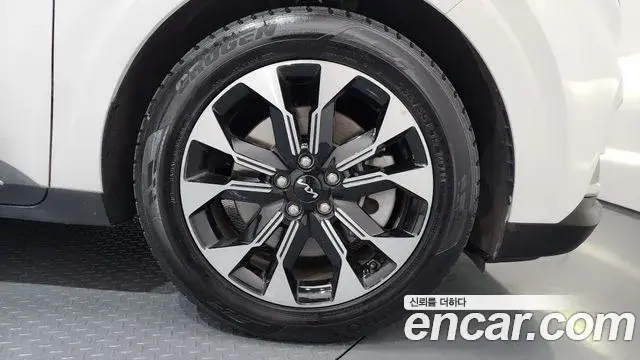 Kia Carnival 2021 — Фото 5/20