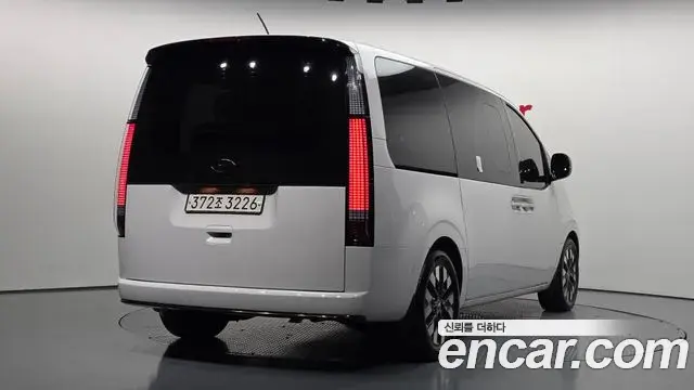 Hyundai Staria 2021 — Фото 2/20