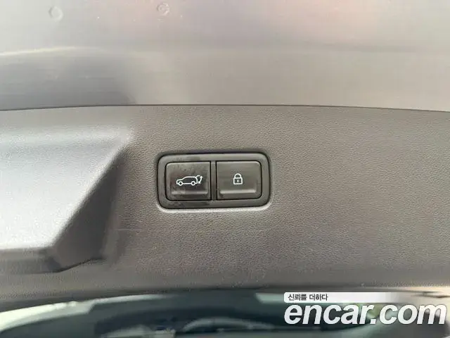Hyundai Santa Fe 2024 — Фото 19/20