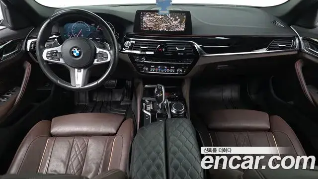 BMW 5 Series 2019 — ფოტო 18/20