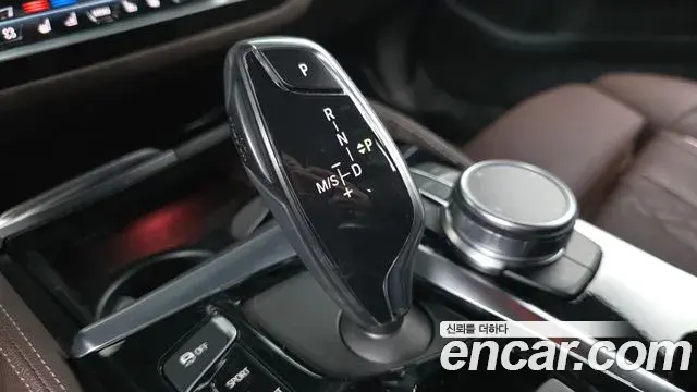 BMW 5 Series 2019 — ფოტო 15/20