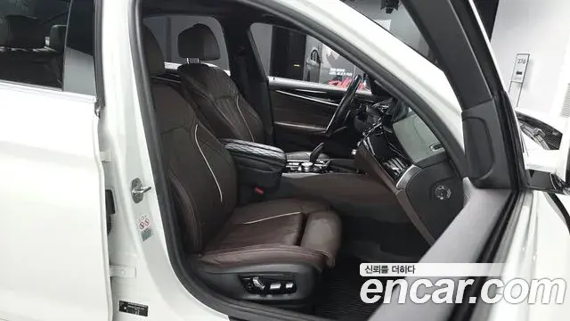 BMW 5 Series 2019 — ფოტო 1/20