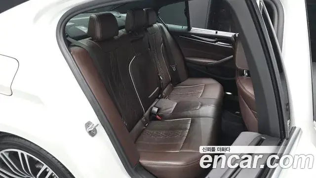 BMW 5 Series 2019 — ფოტო 20/20