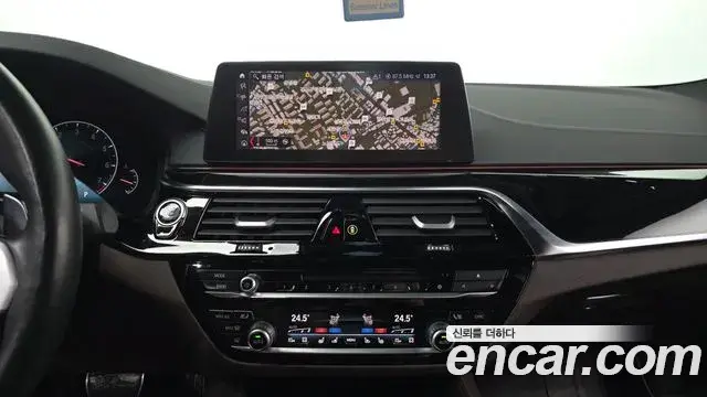 BMW 5 Series 2019 — ფოტო 2/20