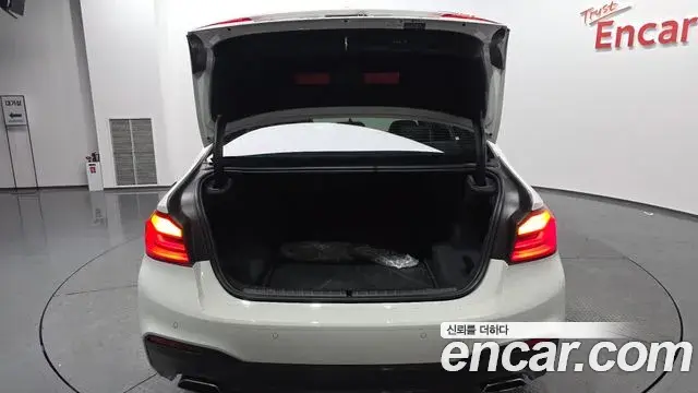 BMW 5 Series 2019 — ფოტო 3/20