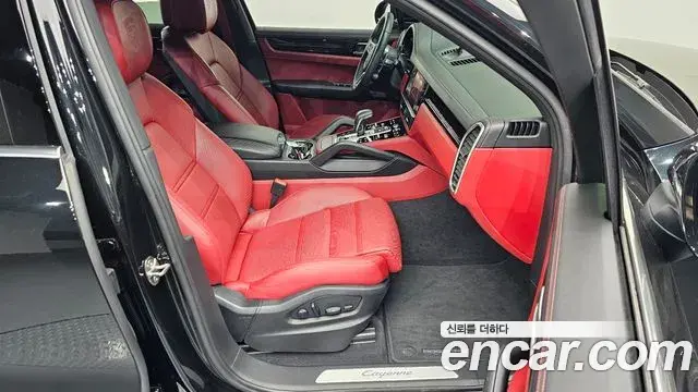 Porsche Cayenne 2023 — ფოტო 18/20