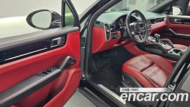 Porsche Cayenne 2023 — ფოტო 3/20