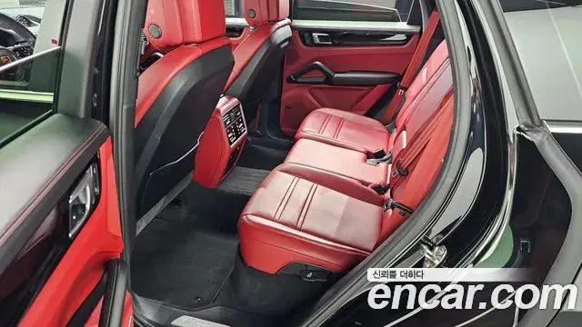 Porsche Cayenne 2023 — ფოტო 19/20