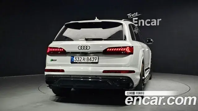 Audi Q7 2023 — Şəkil 14/20