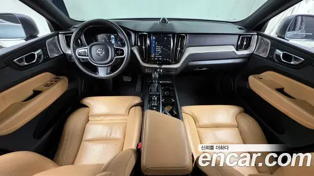 Volvo XC60 2020 — Photo 8/20