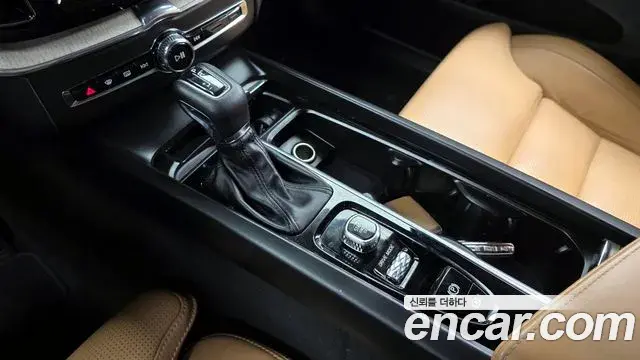 Volvo XC60 2020 — Photo 15/20