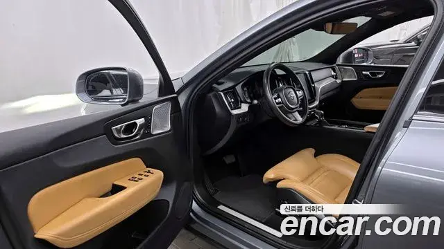 Volvo XC60 2020 — Photo 6/20