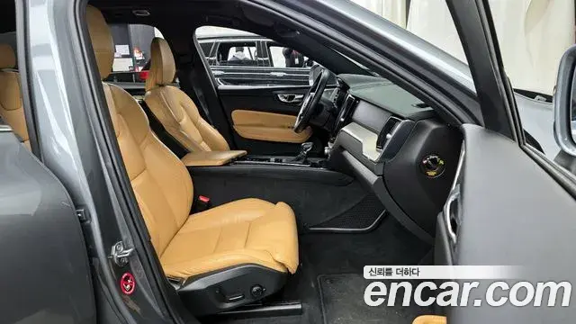 Volvo XC60 2020 — Photo 10/20