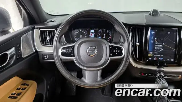 Volvo XC60 2020 — Photo 9/20