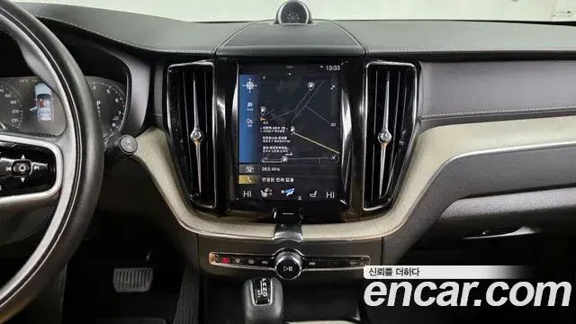Volvo XC60 2020 — Photo 2/20