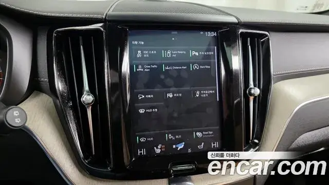 Volvo XC60 2020 — Photo 17/20