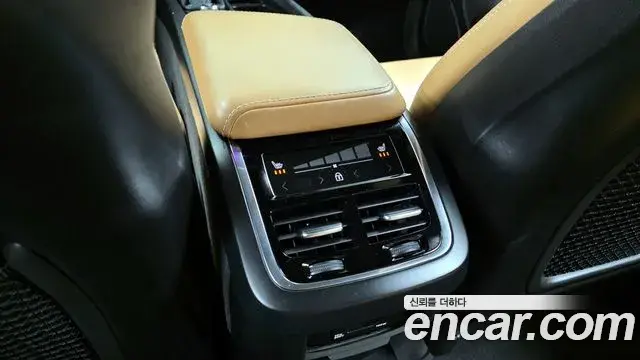 Volvo XC60 2020 — Photo 18/20