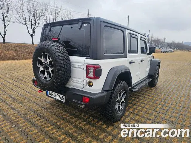 Jeep Wrangler 2022 — ფოტო 13/18