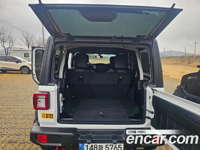 Jeep Wrangler 2022 — ფოტო 16/18
