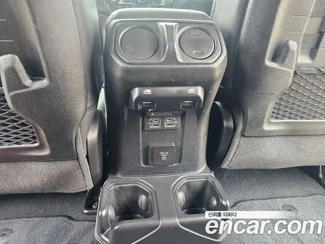 Jeep Wrangler 2022 — ფოტო 6/18