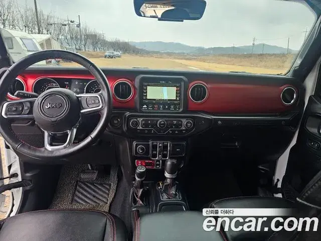 Jeep Wrangler 2022 — ფოტო 17/18