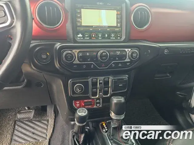 Jeep Wrangler 2022 — ფოტო 10/18
