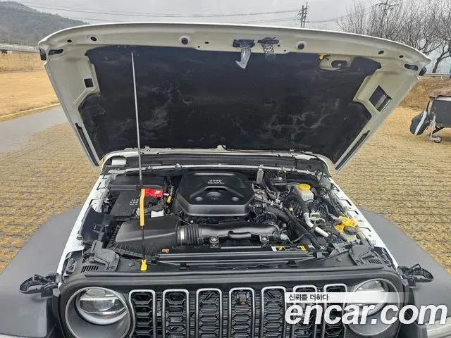 Jeep Wrangler 2022 — ფოტო 15/18
