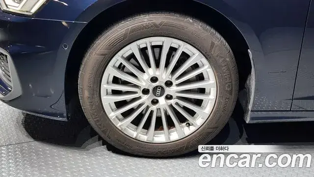 Audi A6 2021 — ფოტო 16/20
