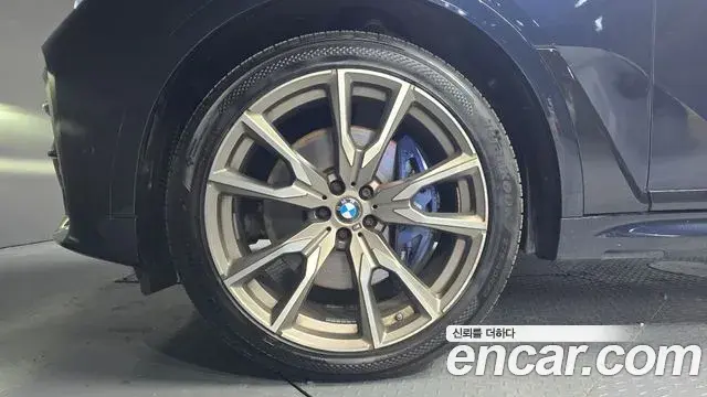 BMW X7 2020 — Photo 2/20