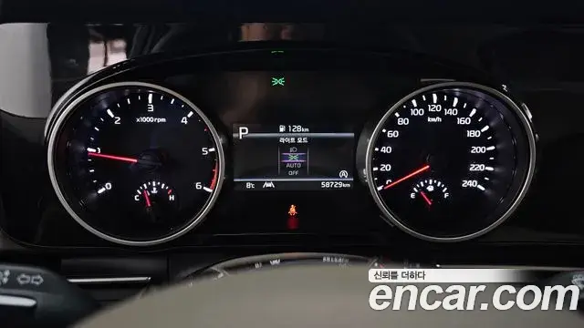 Kia Carnival 2022 — Фото 8/20