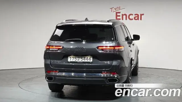 Jeep Grand Cherokee 2022 — ფოტო 18/20