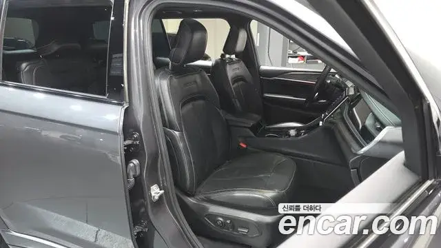 Jeep Grand Cherokee 2022 — ფოტო 13/20